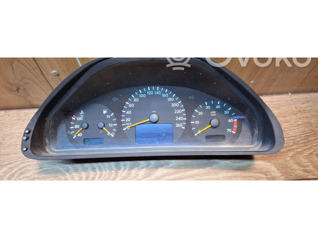 Přístrojová deska  Mercedes-Benz E W210 2001 110080063, A2105401011  