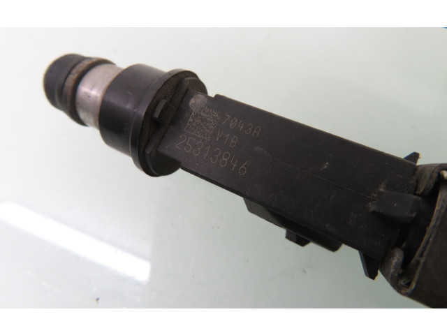 Vstřikovací lišta 25313846, 25313846   Opel Vectra C    Z 16 XE 
