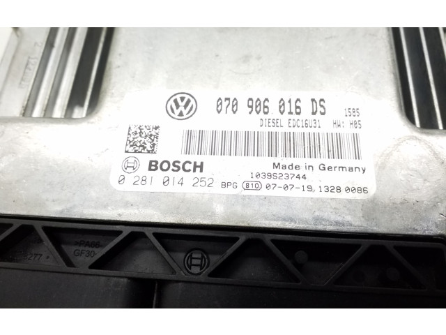 Řídící jednotka 070906016DS, 0281014252   Volkswagen Transporter - Caravelle T5 2006