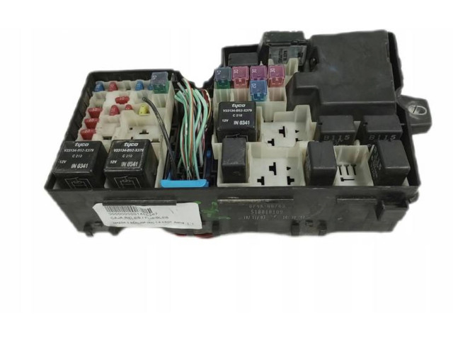 Блок предохранителей  518818109   Mazda 3 I    