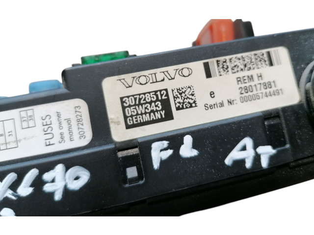   Pojistková skříňka 28017881, 30728512   Volvo XC70 2005