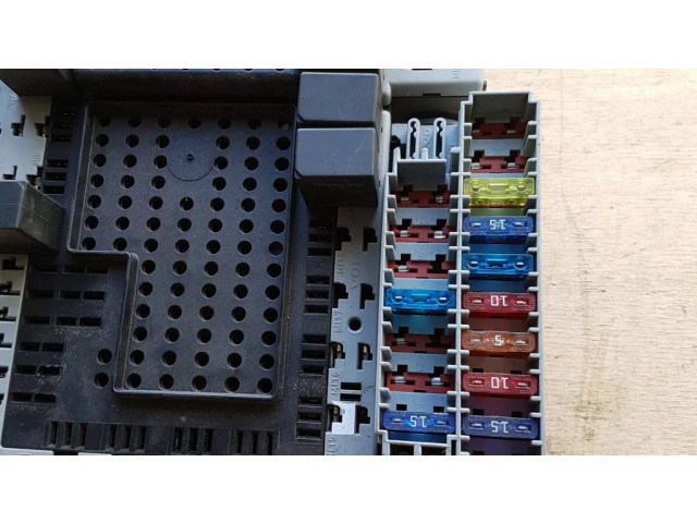   Pojistková skříňka 8688153, 8645729   Volvo S60 2003
