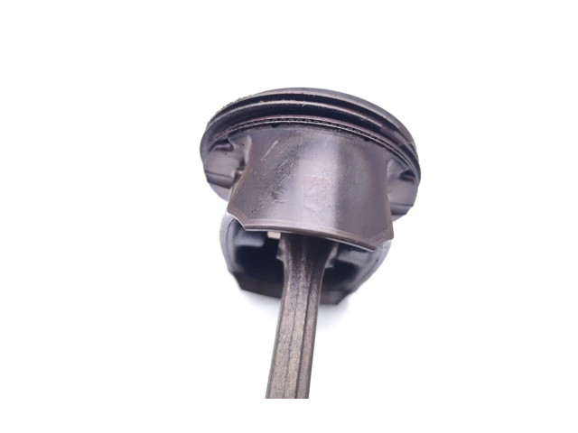 Píst A16XER   Opel Astra J    A16XER 