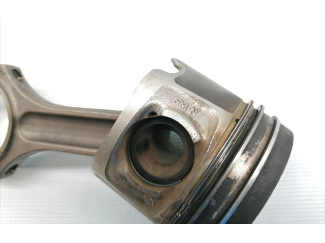 Píst    BMW 1 F20 F21  pro naftový motor 2.0  120d