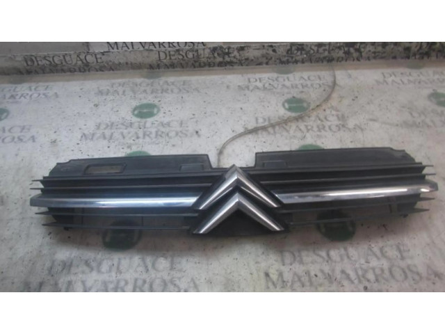 Передняя решётка Citroen C5 2001-2004 года       