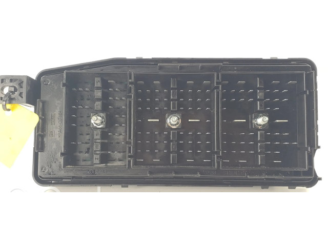   Pojistková skříňka 95202895   Chevrolet Captiva 2012