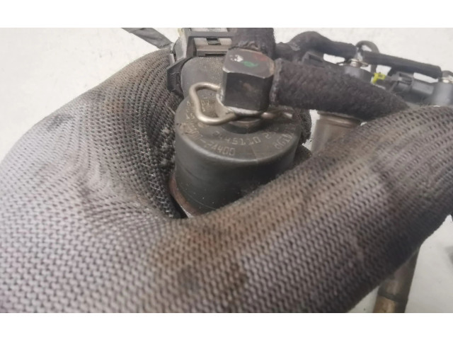 Vstřikovač 0445110256, 338002A400   KIA Ceed     