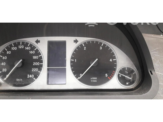 Přístrojová deska  Mercedes-Benz B W245 2008 a1694403911  