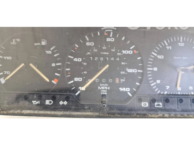 Přístrojová deska  Volkswagen PASSAT B3 1993 81117621  