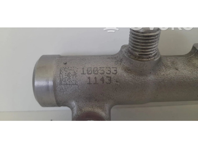 Vstřikovací lišta 31303612   Volvo V40 Cross country    D4204T9 