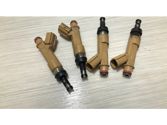 Vstřikovač 232500T030, 133283026   Toyota Auris E210  pro benzínový motor 1.8  