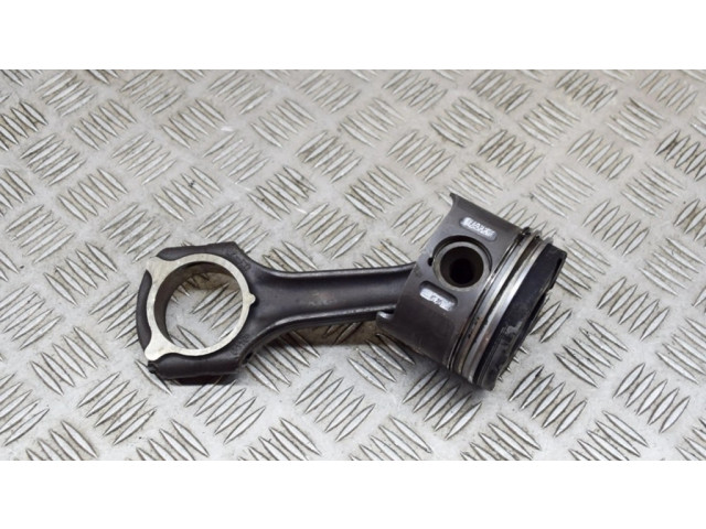 Píst A6110300320, A6110300717   Mercedes-Benz C W203  pro naftový motor 2.2 OM 611.962 