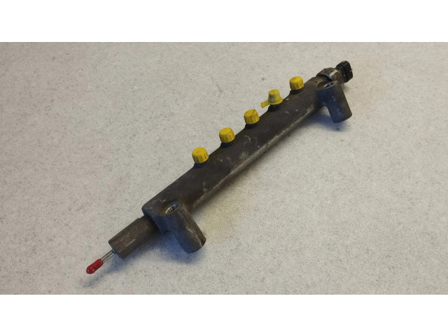 Vstřikovací lišta 8945871010   Toyota Hilux (AN10, AN20, AN30)  pro naftový motor 2.5  