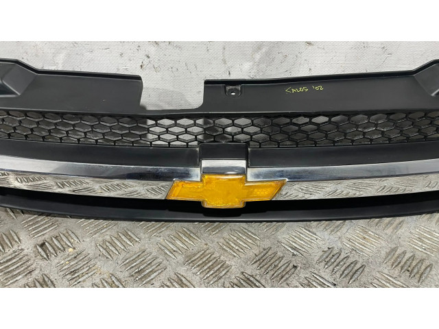 Передняя решётка Chevrolet Aveo  96618859      