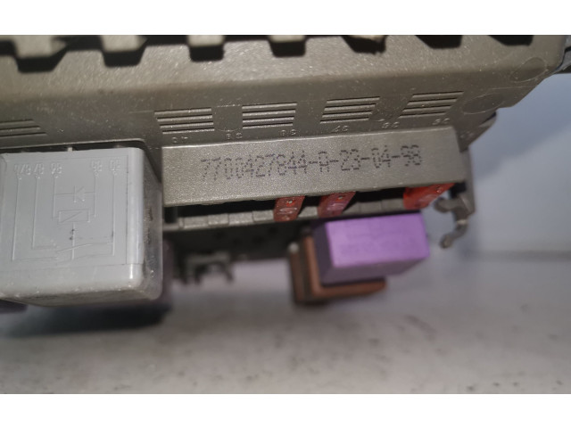 Блок предохранителей 7700427844, 7700427844A   Renault Laguna I    