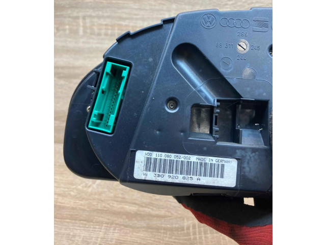 Панель приборов 3B0920825A, 110080052   Volkswagen PASSAT B5.5       
