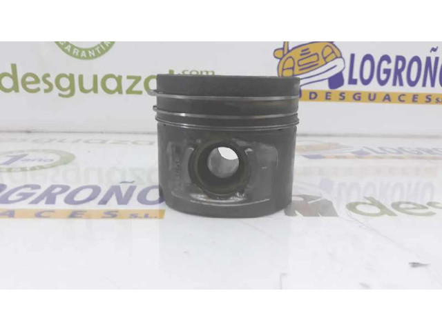 Píst 11257803033   BMW 1 E81 E87   2.0  