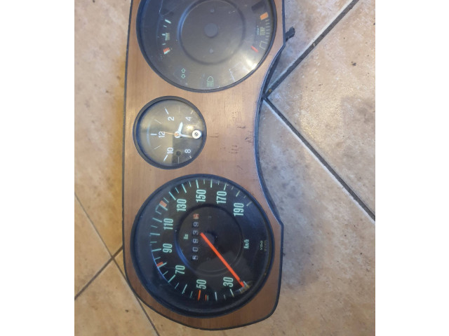 Панель приборов 872819, 1176   Audi 80 B1       