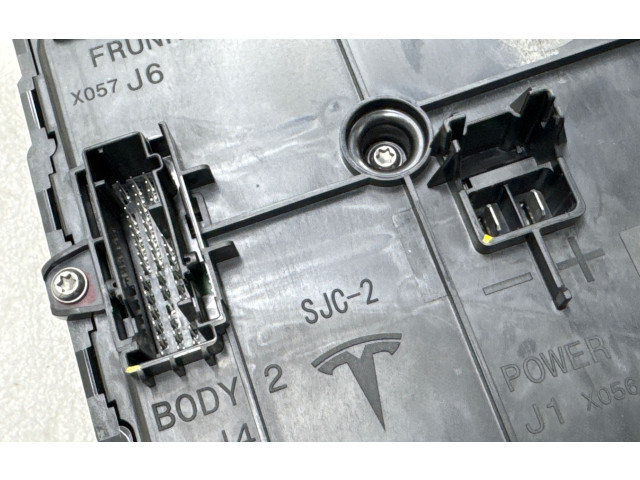 Блок комфорта 165765030B, 149784800E   Tesla Model Y   