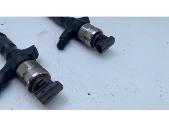 Комплект форсунок 2367030100    Toyota Hilux (AN10, AN20, AN30) для дизельного двигателя  2.5
