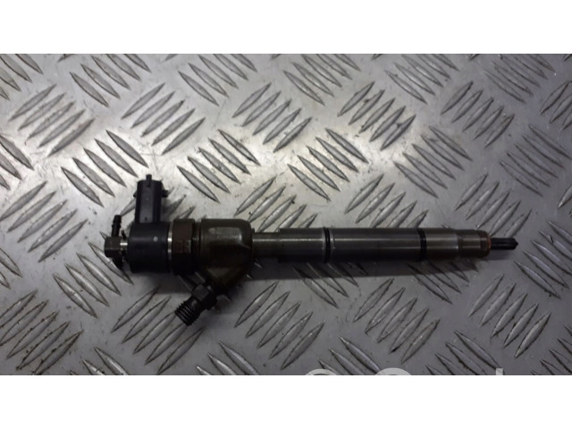 Vstřikovač 338002A400   Hyundai i30  pro naftový motor 1.6  