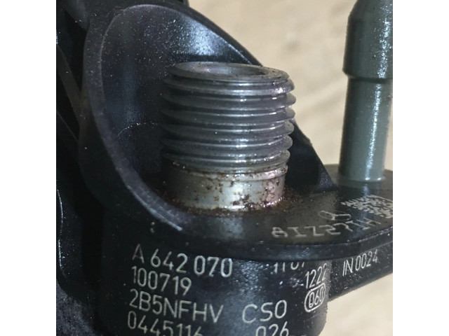 Vstřikovač A642070   Mercedes-Benz C W204  pro naftový motor 3.0 642830 
