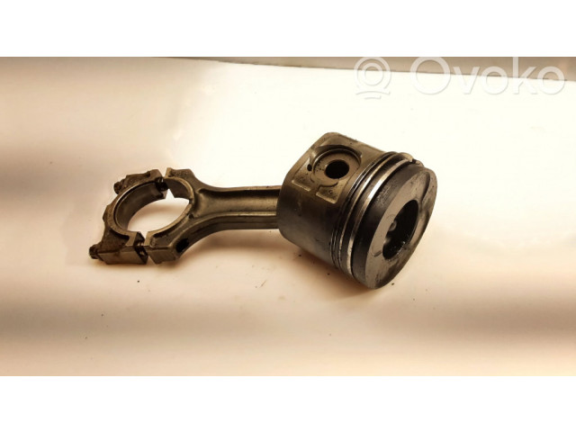Píst    BMW 5 E39  pro naftový motor 3.0  