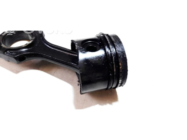 Píst 989n   BMW 5 E34  pro naftový motor 2.5  