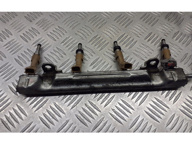 Vstřikovací lišta 23250-0T030   Toyota Corolla E140 E150     