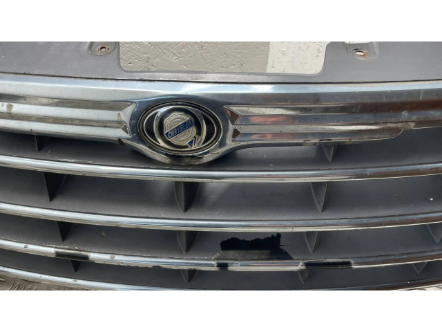 Передняя решётка Chrysler Grand Voyager IV 2001-2007 года 04857802AB, 43511      