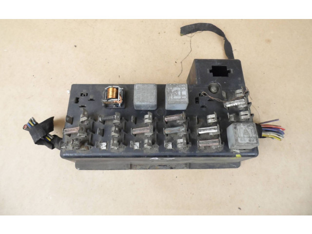   Pojistková skříňka 61131358609   BMW 3 E30 1986