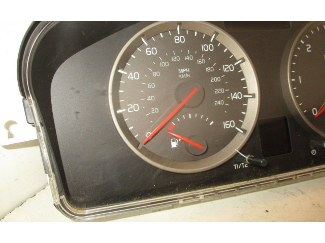 Панель приборов 8602881, 30786347   Volvo S40       