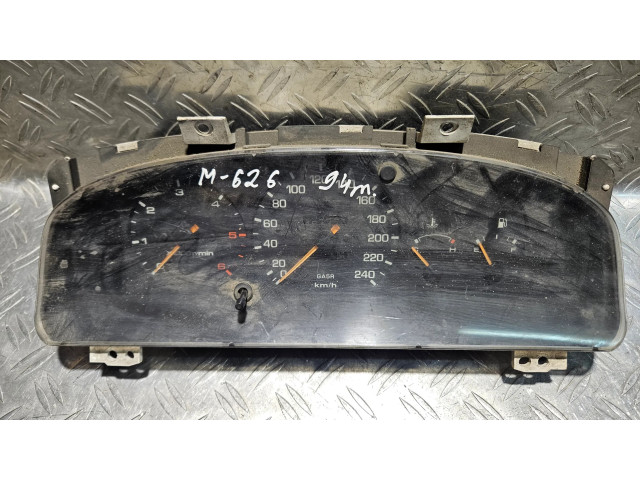 Панель приборов    Mazda 626       