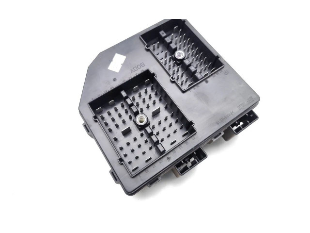 Блок предохранителей 95381499   Opel Antara    