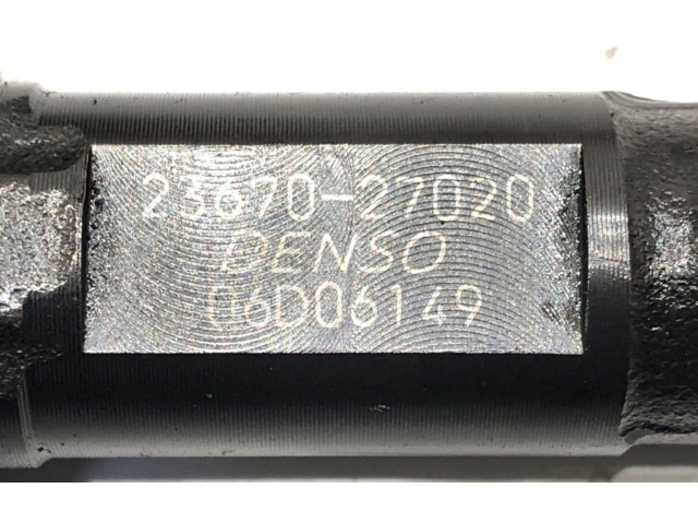 Vstřikovač 23670-27020   Toyota Corolla Verso E121     