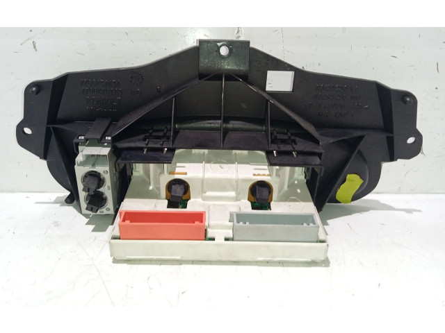 Дисплей    P8200028364A   Renault Megane I