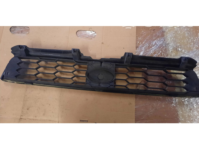 Передняя решётка Subaru Impreza II 2001-2002 года 91121FE000, 91122FE000      