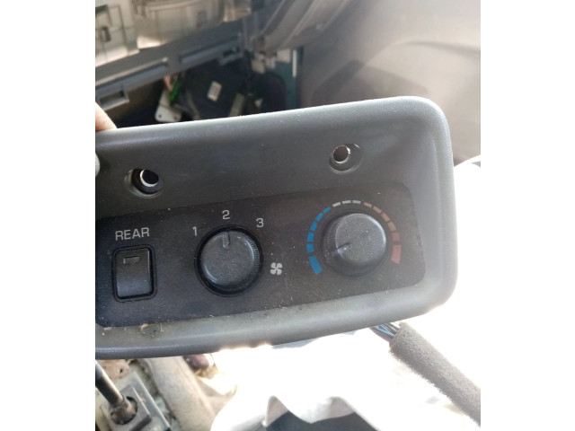 Блок управления климат-контролем    Mitsubishi Montero