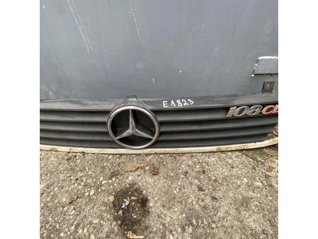 Верхняя решётка Mercedes-Benz Vito Viano W638 1996-2003 года A6388880415, E1823      