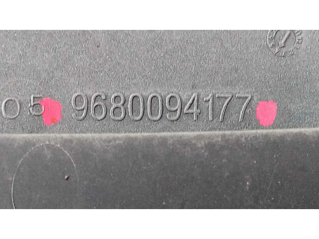 Передняя решётка Citroen C3 2002-2004 года 9680094177      