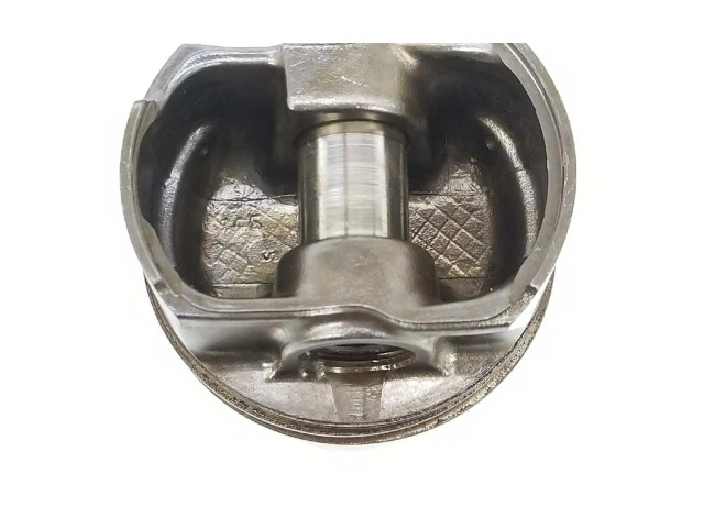 Píst 11252246629   BMW 5 E39  pro naftový motor 2.5  