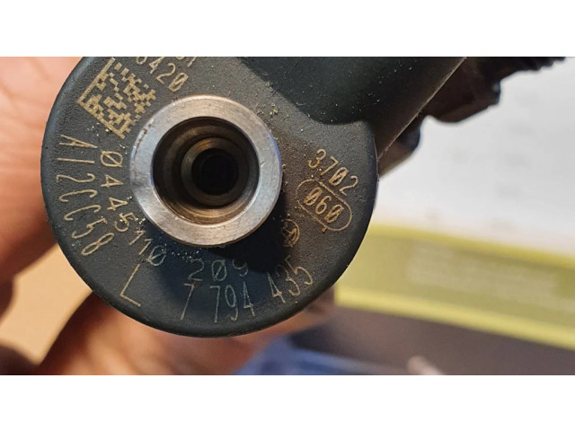 Vstřikovač 7794435   BMW 5 E60 E61  pro naftový motor 2.0  