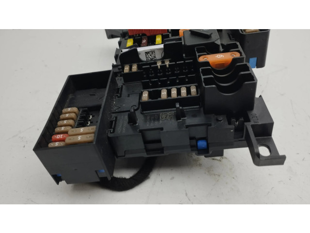 Блок предохранителей 7430060736   BMW i3    