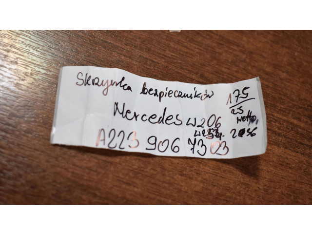   Pojistková skříňka A2239067303555525   Mercedes-Benz C W206 2025