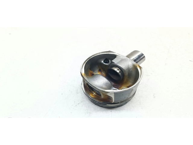 Píst 84L117   BMW 3 F30 F35 F31  pro naftový motor 2.0 N47D20C 