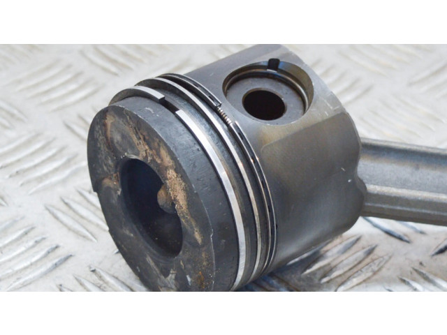 Píst    BMW 5 E39  pro naftový motor 2.5 M57 D25 (256D1) 