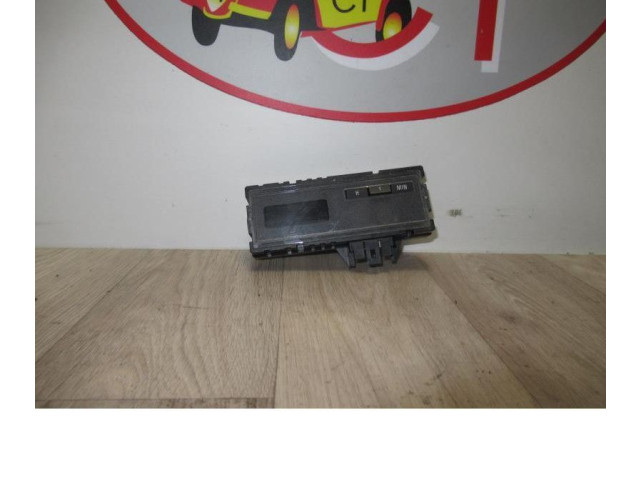 Дисплей       Renault 25