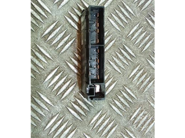 Блок предохранителей  8264130250, 72818500   Lexus GS 300 350 430 450H    