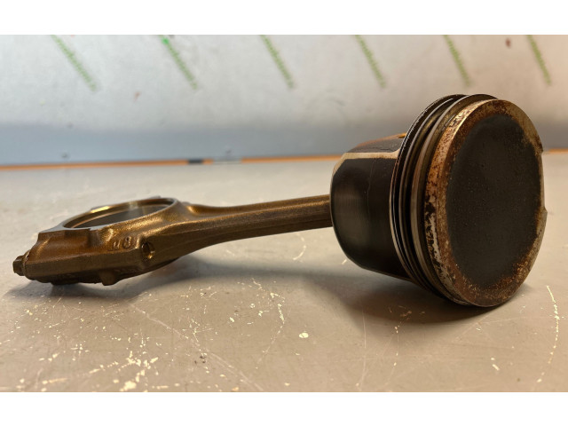 Píst 81P32   Audi A6 S6 C5 4B     