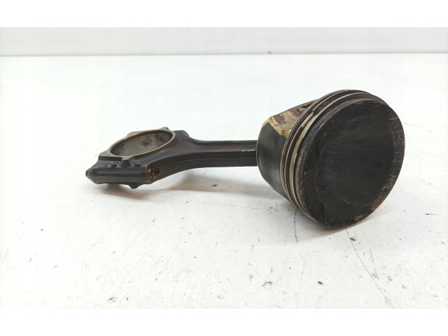  Поршень с шатуном  82L146, TFSI  Seat Leon (1P)  